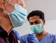 Barrières bij (kwetsbare) ouderen voor bezoek tandartspraktijk; griepprikmomentum als vindplaats