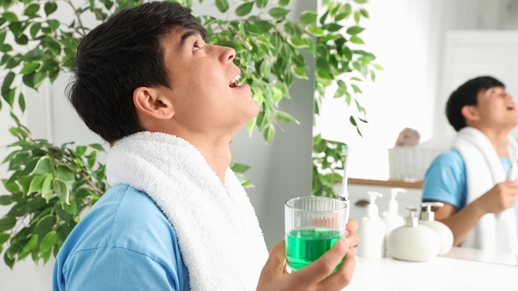 Effect van mondspoelmiddelen met essentiële oliën op tandplaque en gingivitis